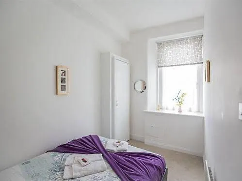 Wallfield Crescent Apartments Абердин